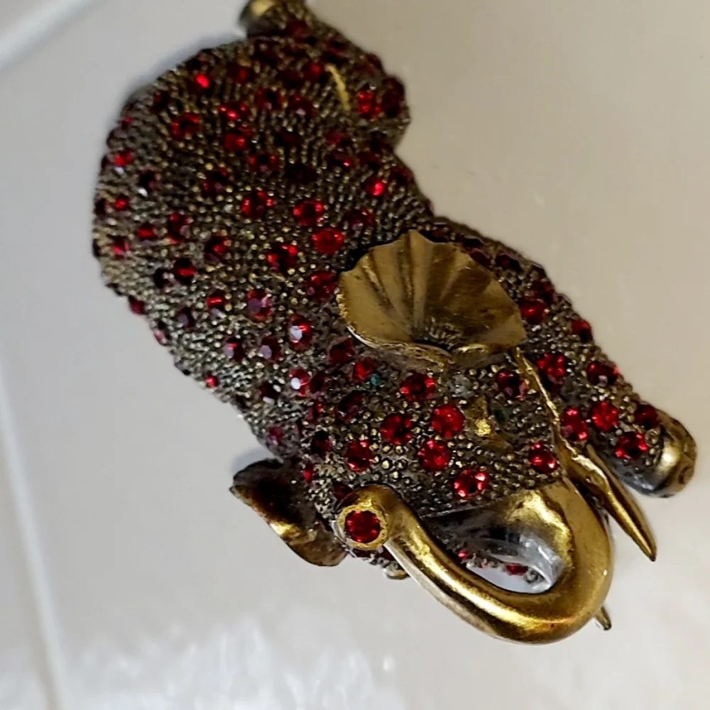 Brass Elephant Garnet Austrian Crystals Jeweled Emerald Eyes Trinket Box Opens - Picture 8 of 9